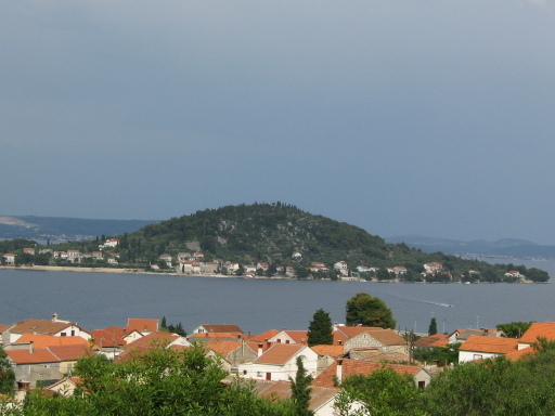 Pogled sa apartmana na ostrvo Ošljak - Thetaworld™ agencija za nekretnine