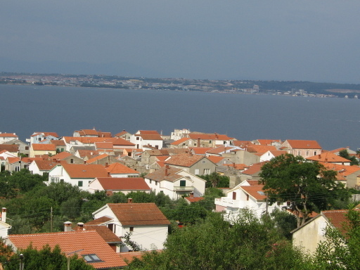 Pogled sa apartmana na lijevo - Thetaworld™ agencija za nekretnine