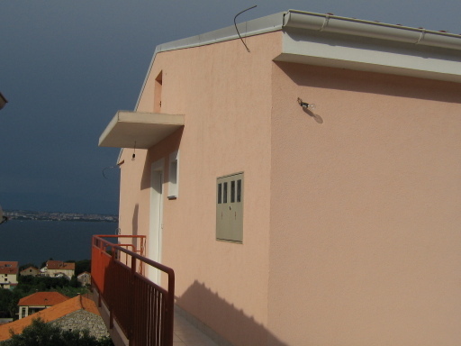 Gornji apartman - Thetaworld™ agencija za nekretnine