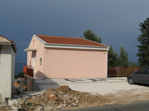 Parking i prilaz kući - Thetaworld™ agencija za nekretnine